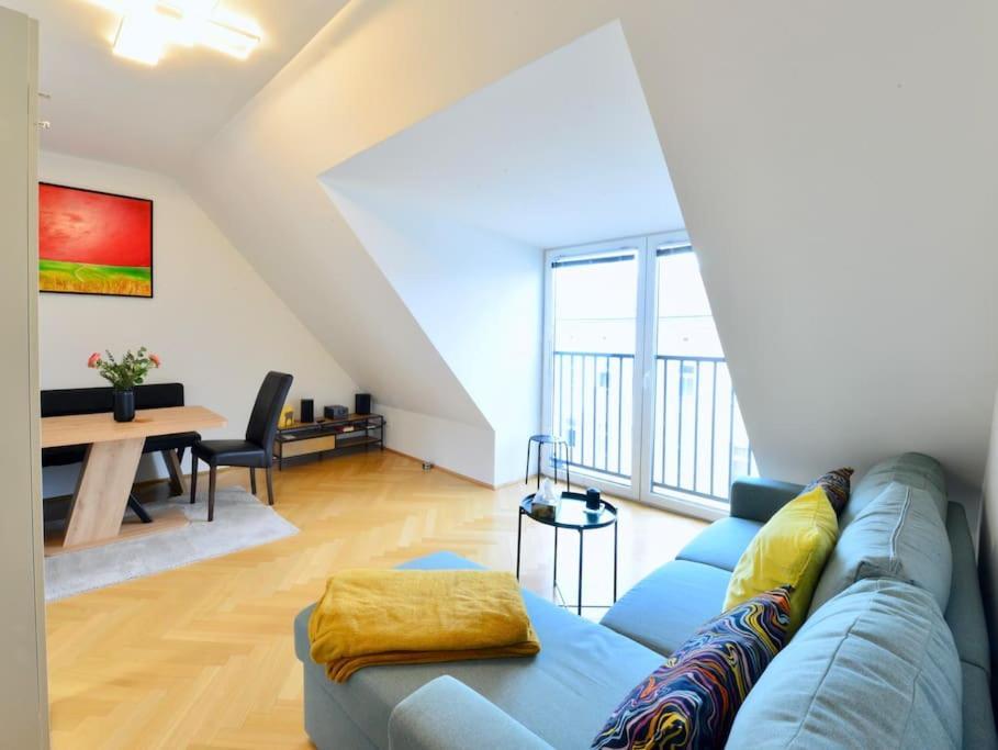 Modern Attic Flat With 2 Bedrooms * Wien