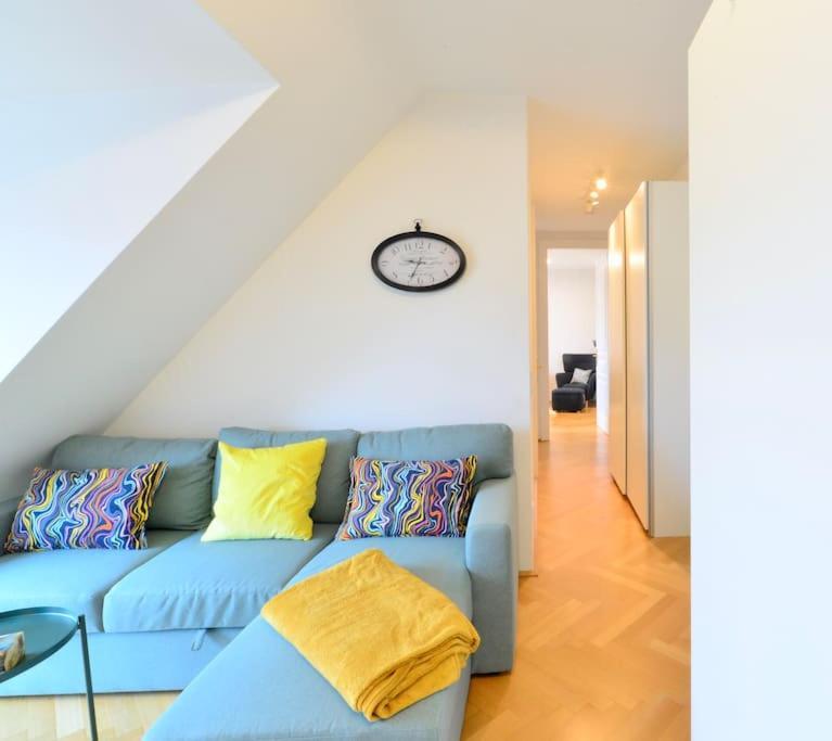 Modern Attic Flat With 2 Bedrooms Apartment Wien