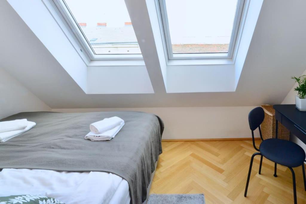 Apartment Modern Attic Flat With 2 Bedrooms Wien
