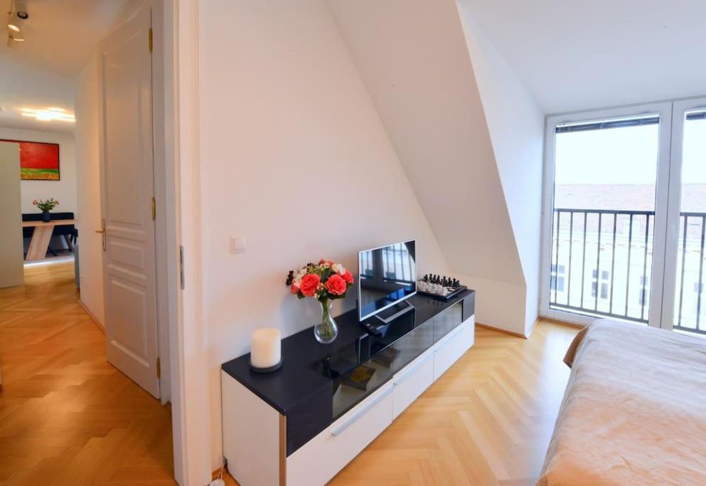 Apartment Modern Attic Flat With 2 Bedrooms